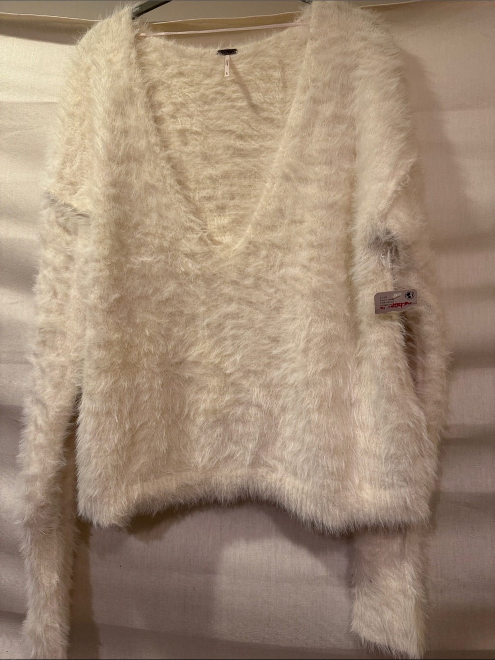 Free People White Fluffy Soft V-Neck Sweater New With Tag Size L